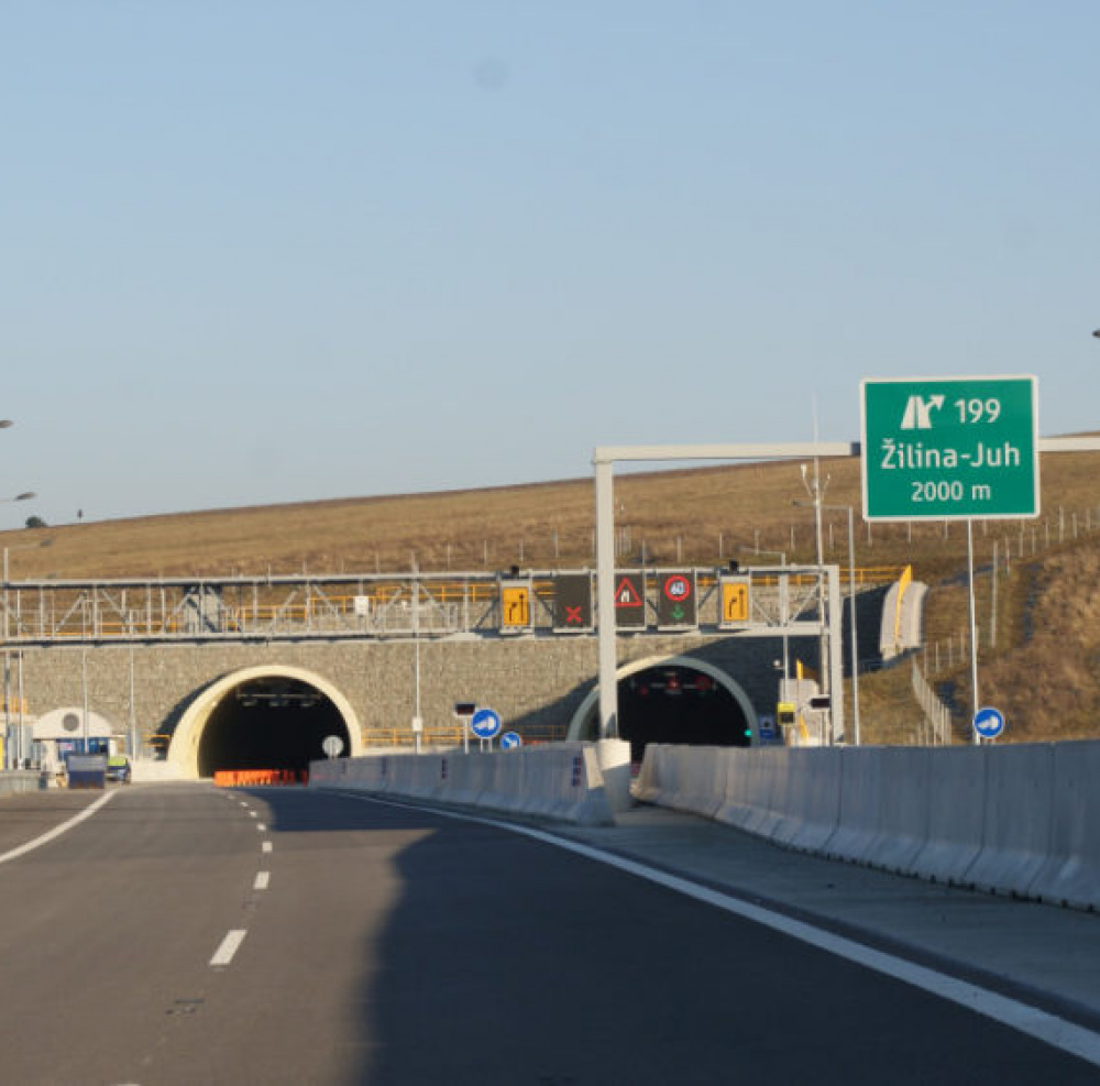 Diaľničné tunely